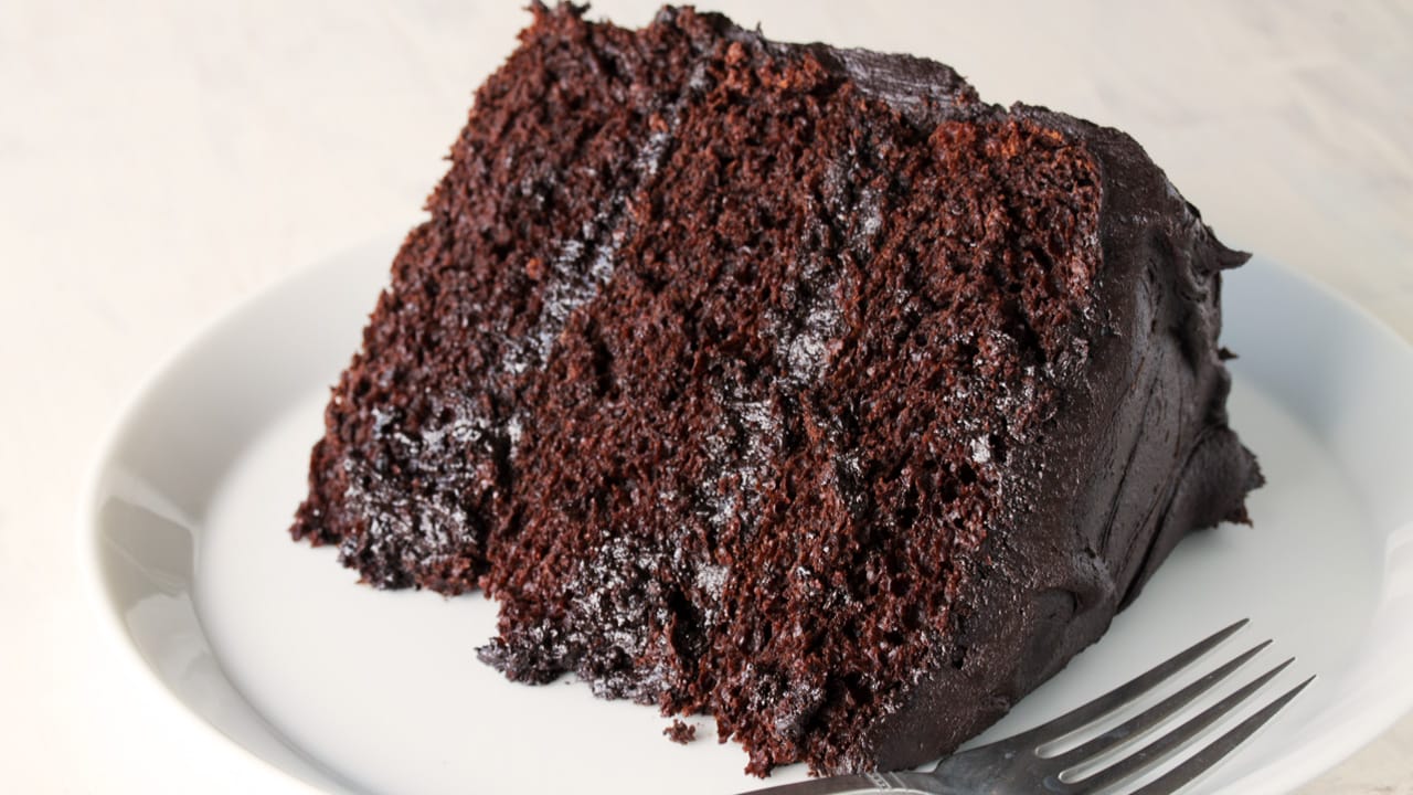 Finally! The Moist Chocolate Cake Recipe That Solves Dry Bakes